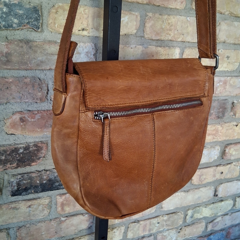 GENICCI LEATHER SHOULDER BAG WITH FTONT FLAP - Picture 8 of 11